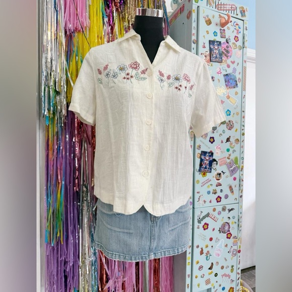 Vintage 90s Alfred Dunner cream button up blouse with floral embroidery. - Picture 5 of 8